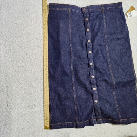Polo Ralph Lauren Denim & Supply Pencil Skirt. Denim front buttons, Back Pockets - Picture 12 of 15